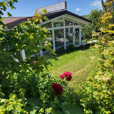 D&B Staycation Ferienpark Niedenstein Esterno foto